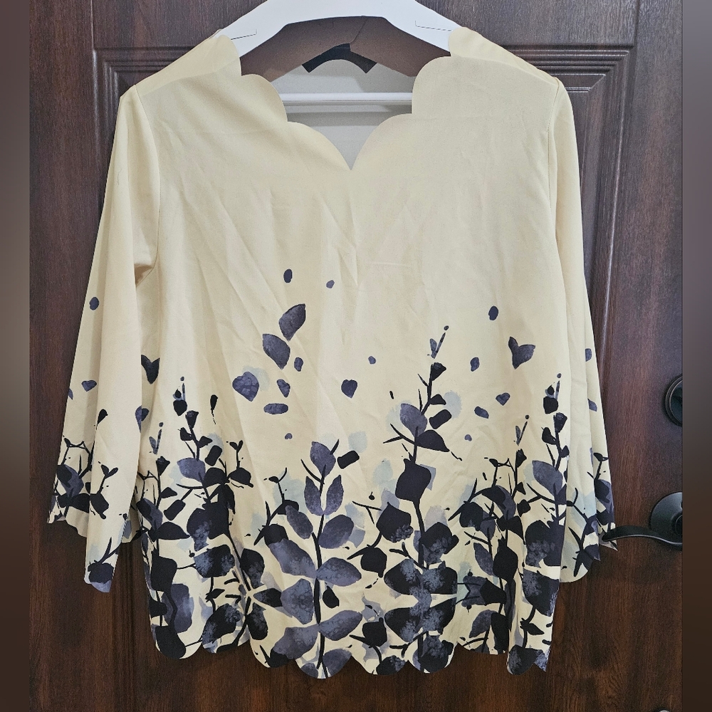 Floral Scalloped Women's Top